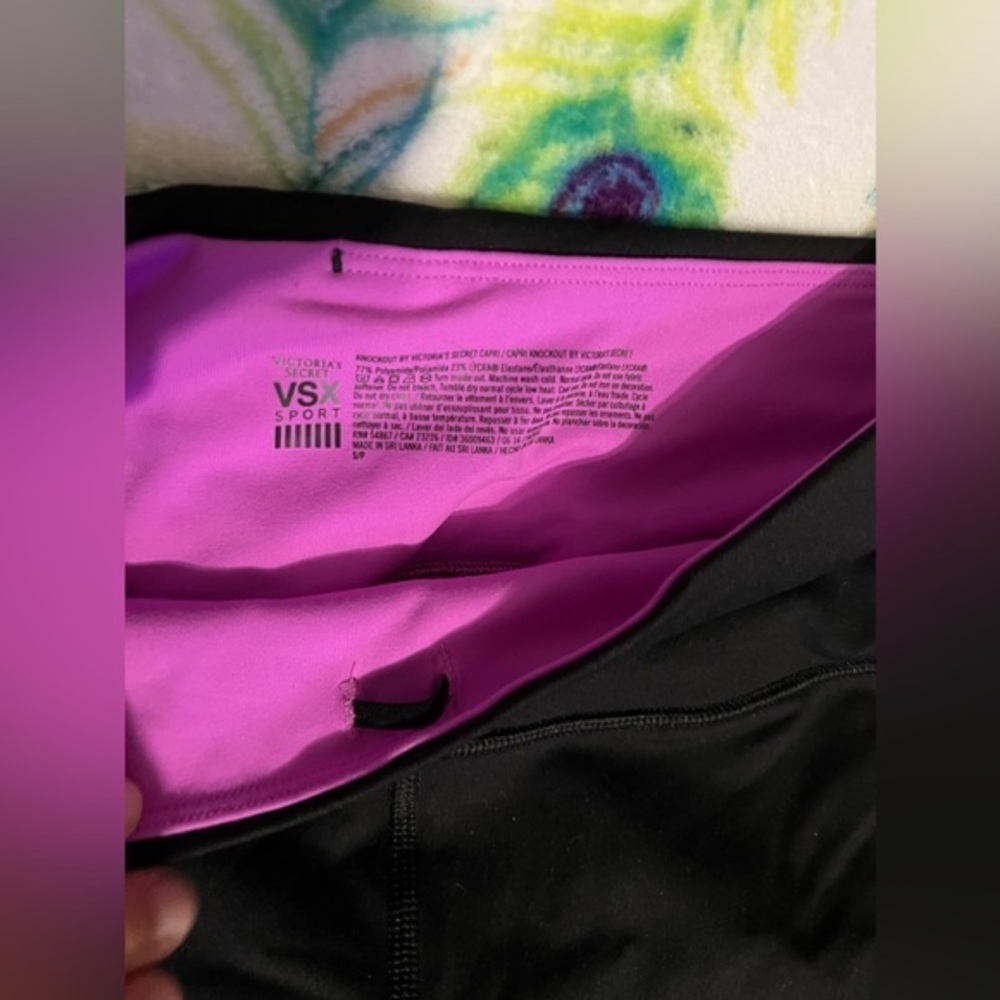 Victoria Secret‎ workout capris - Picture 2 of 4